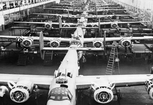 Giải mã Willow Run xuất xưởng 428 máy bay ném bom B-24 trong 1 tháng 