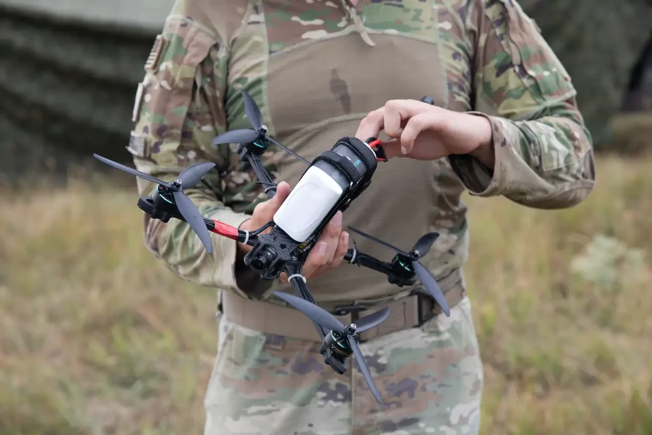 Lục quân Mỹ tích hợp drone vào tác chiến toàn lực lượng, nâng tầm lính dù với AI (4)