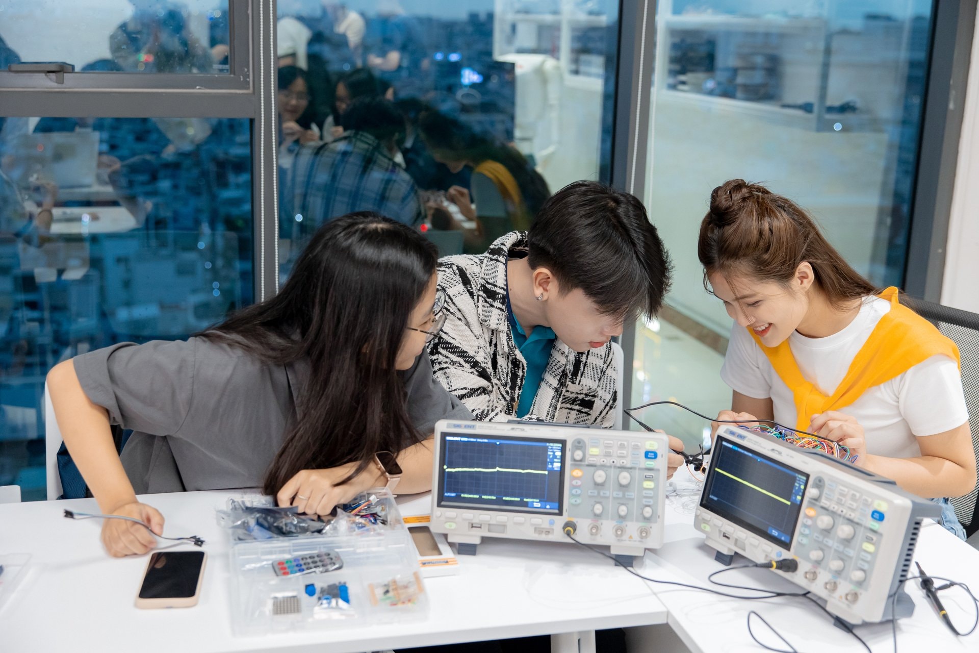Chatbot sẽ giúp cho học sinh có câu trả lời nhanh chóng về mọi thông tin tuyển sinh - Ảnh: UEH