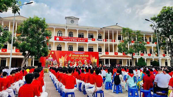 nguyen-trai-khai-giang.jpg