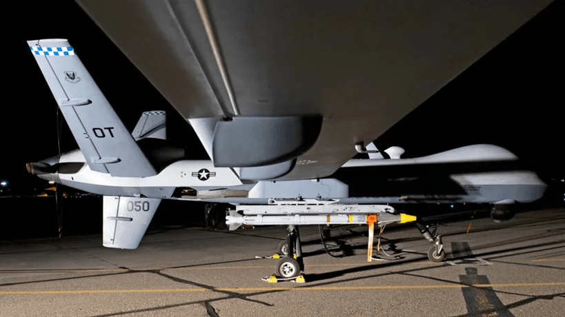 UAV MQ-9 Reaper Mỹ được tra bịnh tên lửa - Ảnh Không Quân Mỹ