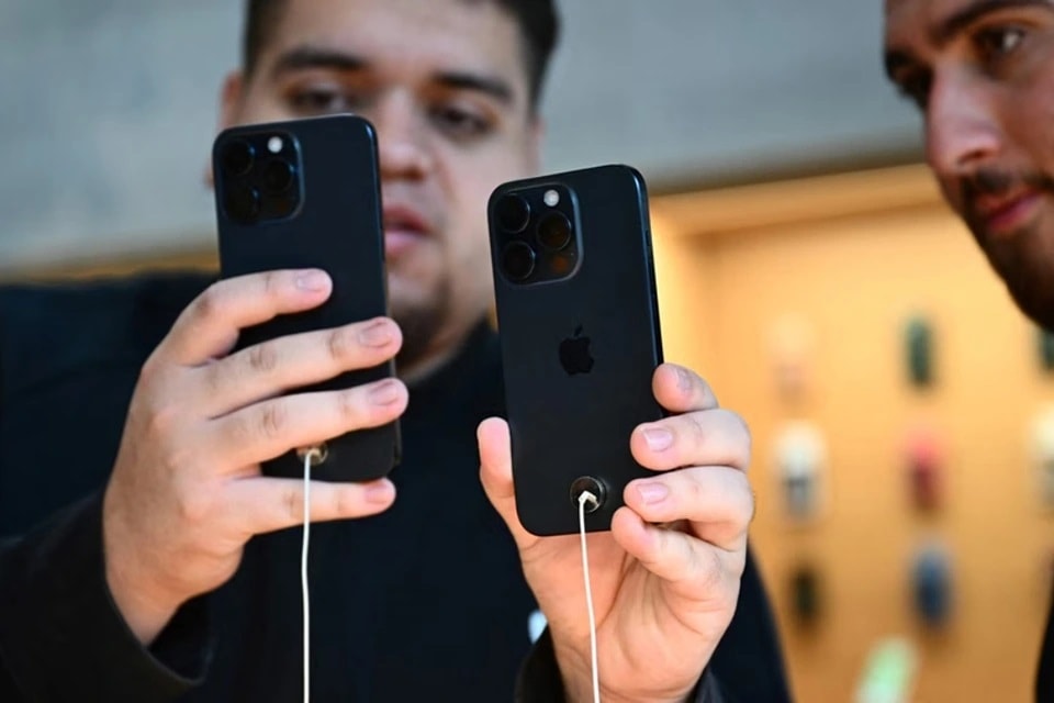 Pin iPhone 17: Hiệu suất vẫn như đời cũ, thua xa Galaxy S25 