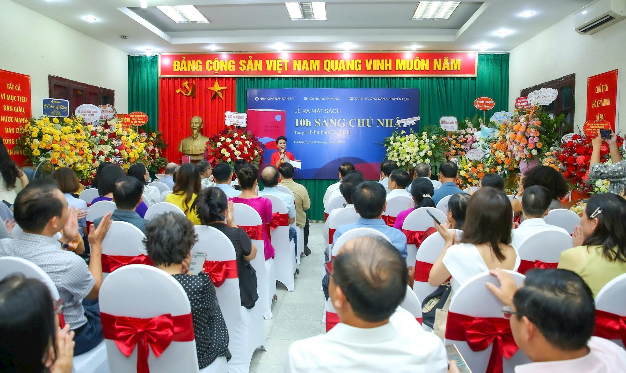 ra-mat-sach-10-h-sang-chu-nhat-410.jpg