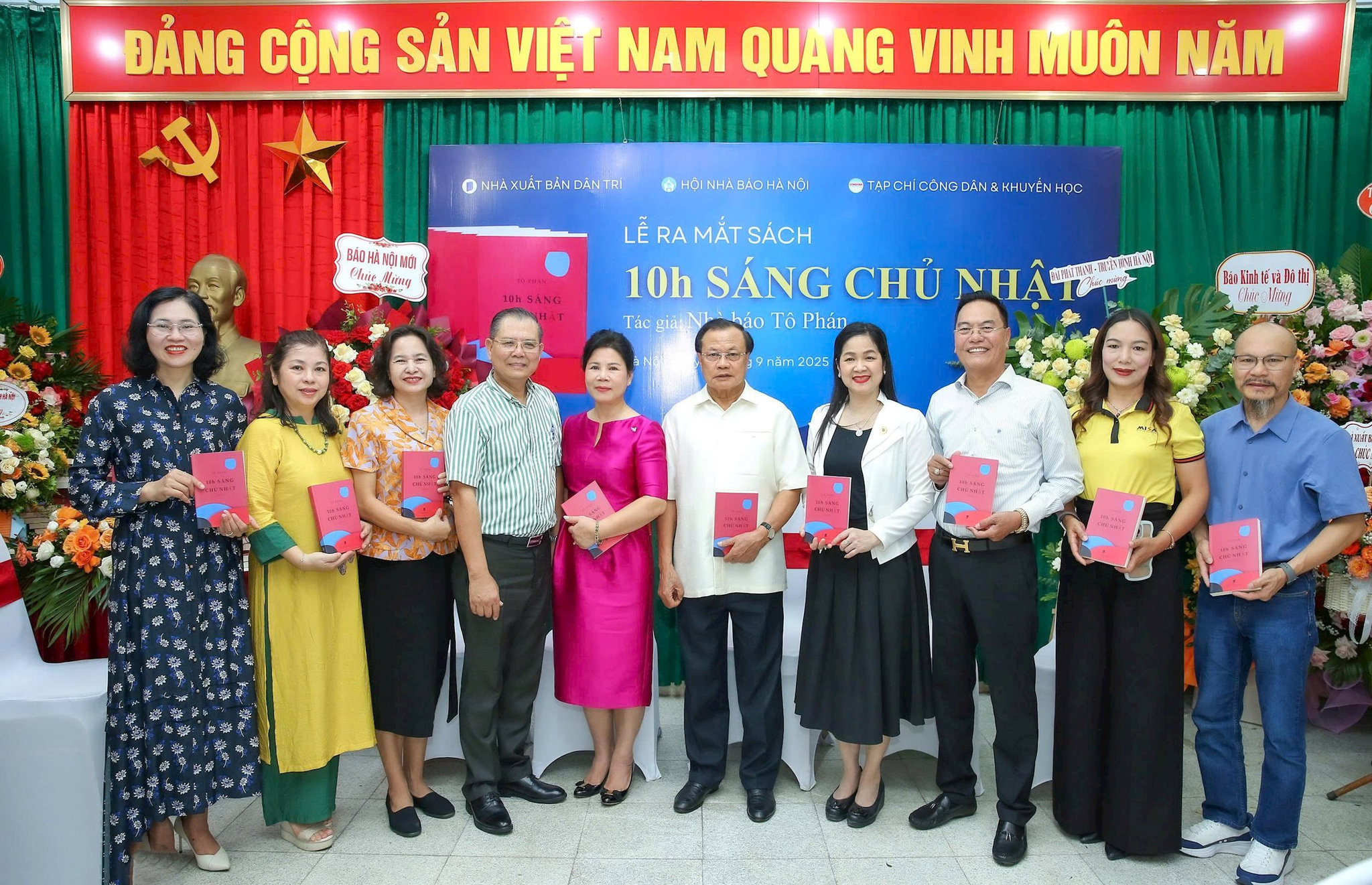 Nhà báo Tô Phán ra mắt sách '10h sáng Chủ Nhật': hướng người đọc tới sự tử tế 