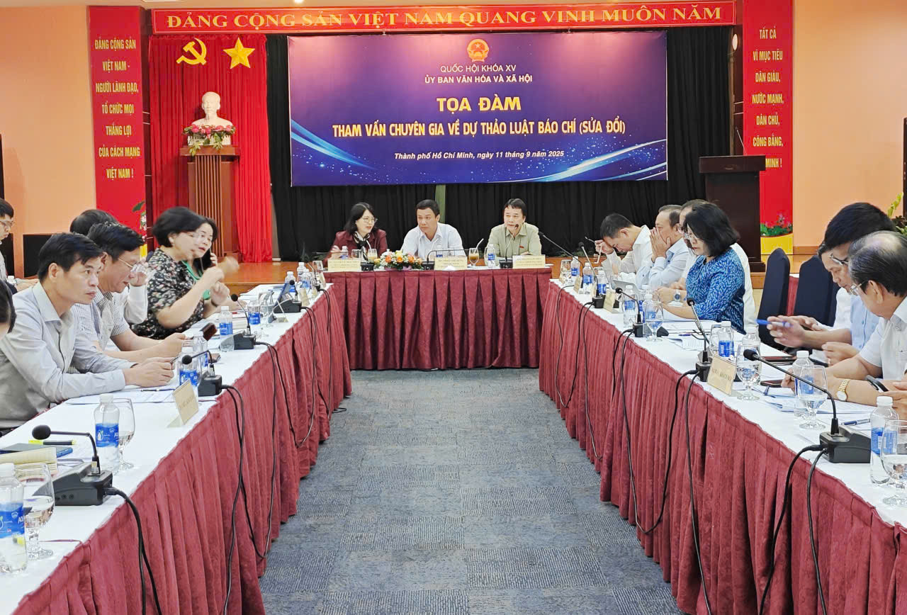 chức tọa đàm “Tham vấn chuyên gia về dự thảo Luật Báo chí (sửa đổi) diễn ra tại TP.HCM vào chiều 11.9 - Ảnh: Nguyễn Lê