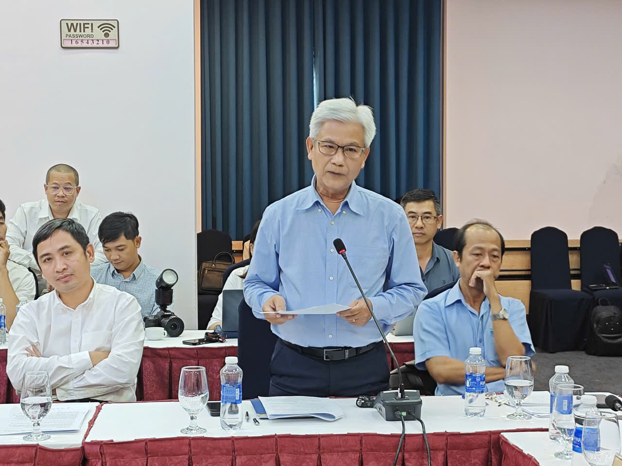 Tổng Biên tập Báo và phát thanh, truyền hình Vĩnh Long Lê Thanh Tuấn tham gia tại tọa đàm - Ảnh: Lê Nguyễn