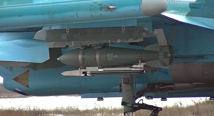 BomUMPK dưới cánh Su-34 - Ảnh Truyền thông Nga