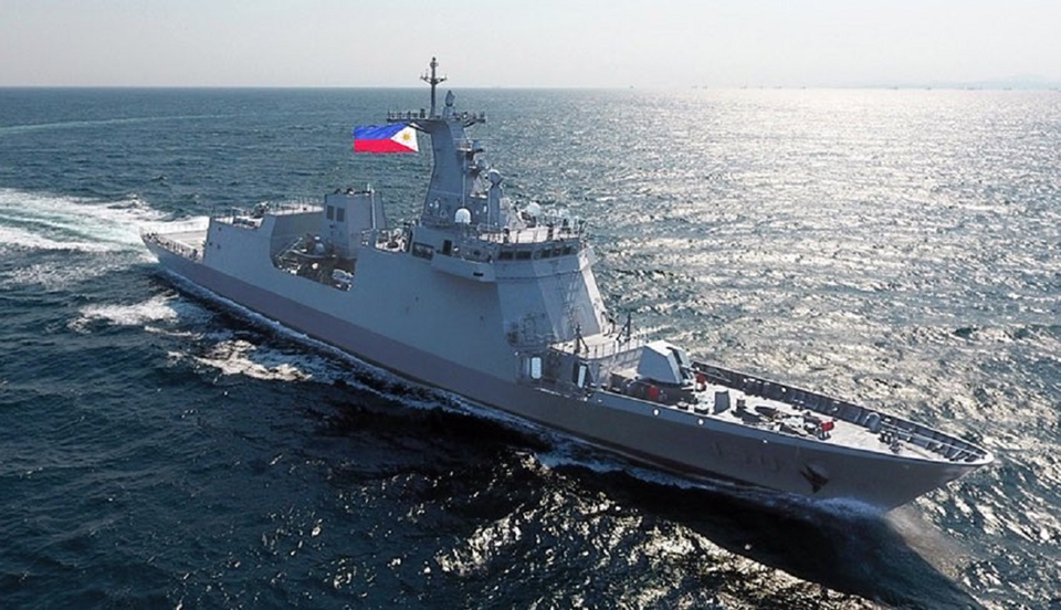 Tin vũ khí hôm nay (16.9): Tàu chiến Philippines thách thức khinh hạm Trung Quốc tại Thái Bình Dương