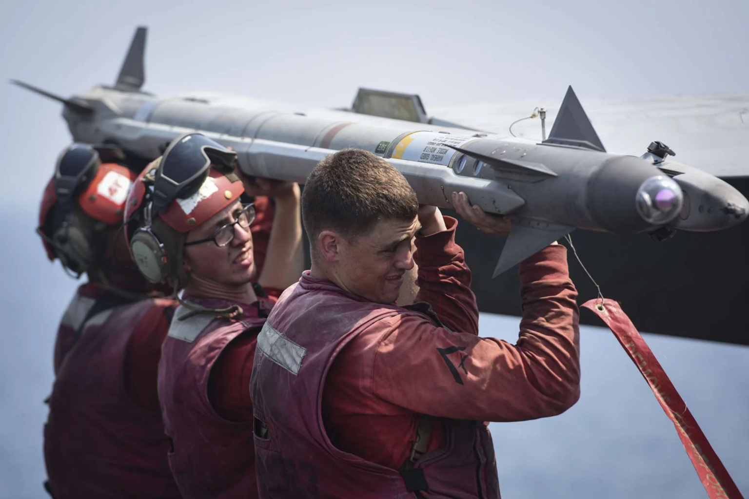 Tên lửa AIM-9X Sidewinder là phiên bản phát triển mới nhất của dòng tên lửa xuất hiện từ thập niên 1950.
