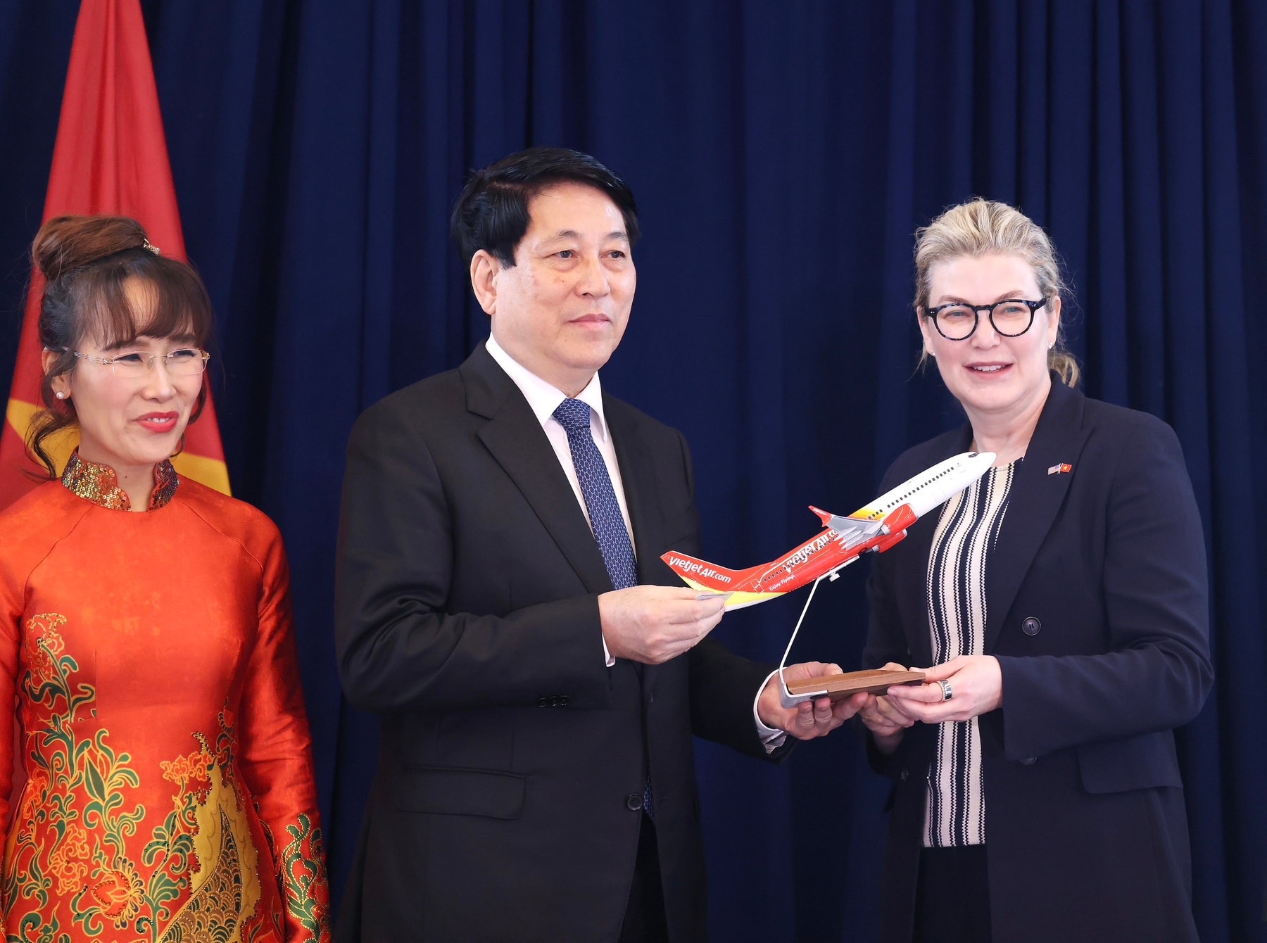 Chủ tịch nước Lương Cường tham dự lễ ký kết bàn giao máy bay giữa Boeing và Vietjet