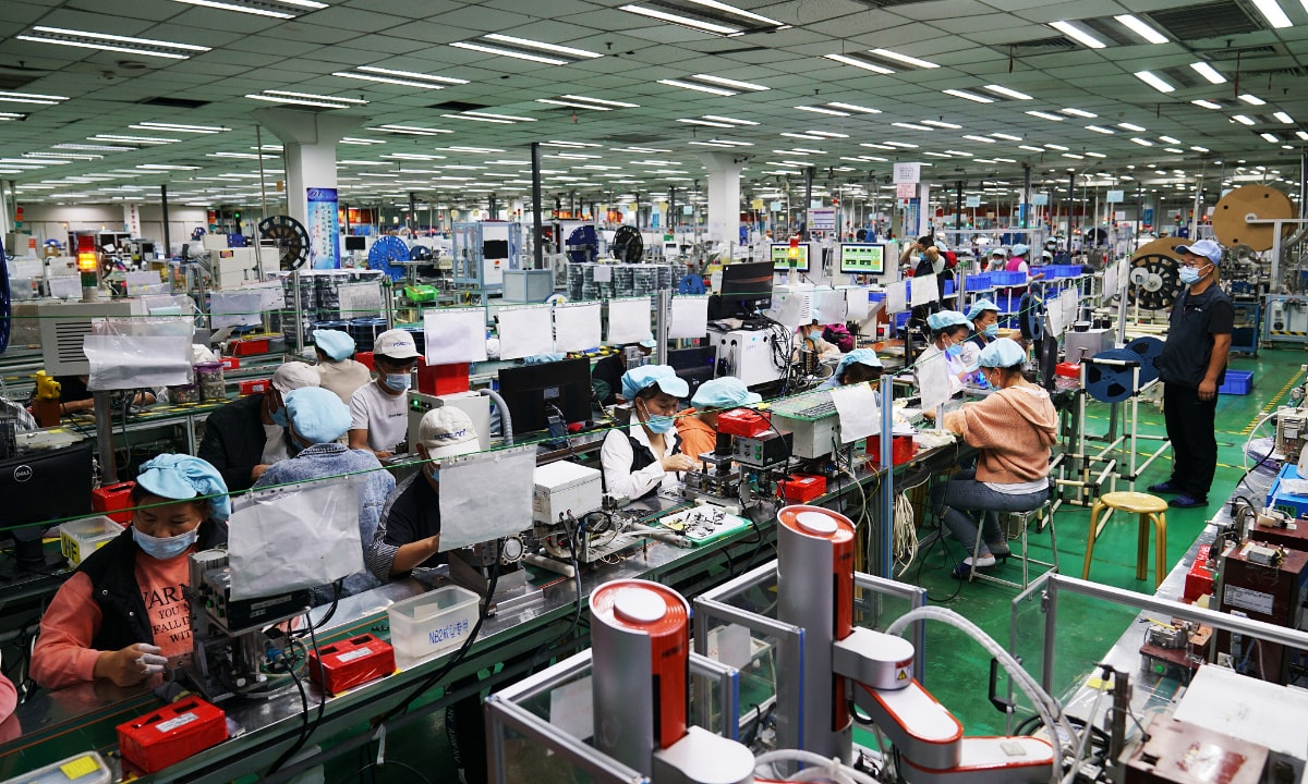 Nhiều công nhân chịu điều kiện khắc nghiệt khi sản xuất iPhone 17, Apple lên tiếng