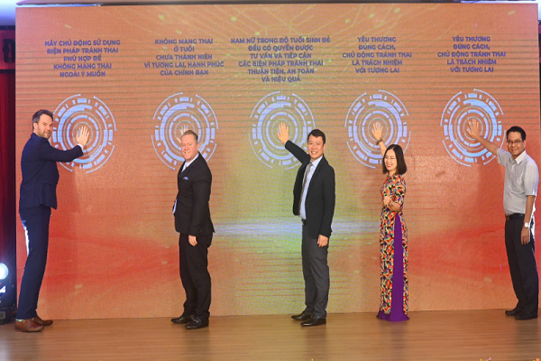 tuoi-ket-hon-lan0dau-ovietnmatang-nhung-tuoi-quan-he-tinh-duc-lan-dau-giam-hinh-anh.png