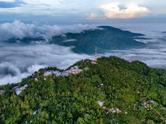 Núi Cấm có nhiều điểm thú vị để khám phá - Ảnh: Dương Việt Anh