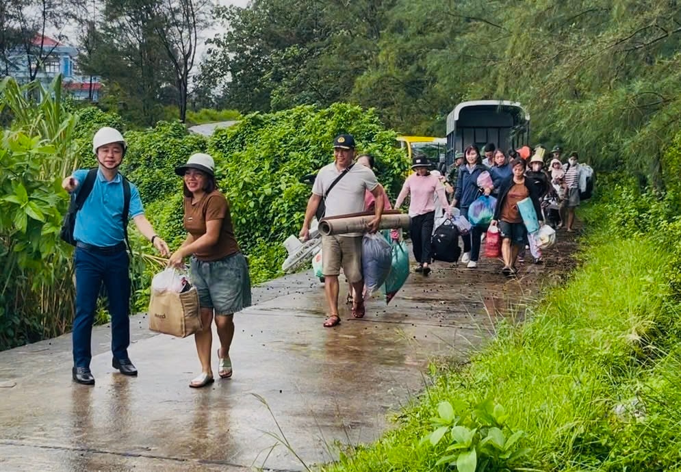 Quảng Trị: Tuyên truyền, thậm chí cưỡng chế người dân vào hầm tránh bão số 10 