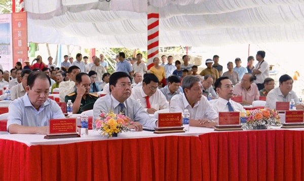 Các đại biểu tham dự buổi lễ - Ảnh: Q.D