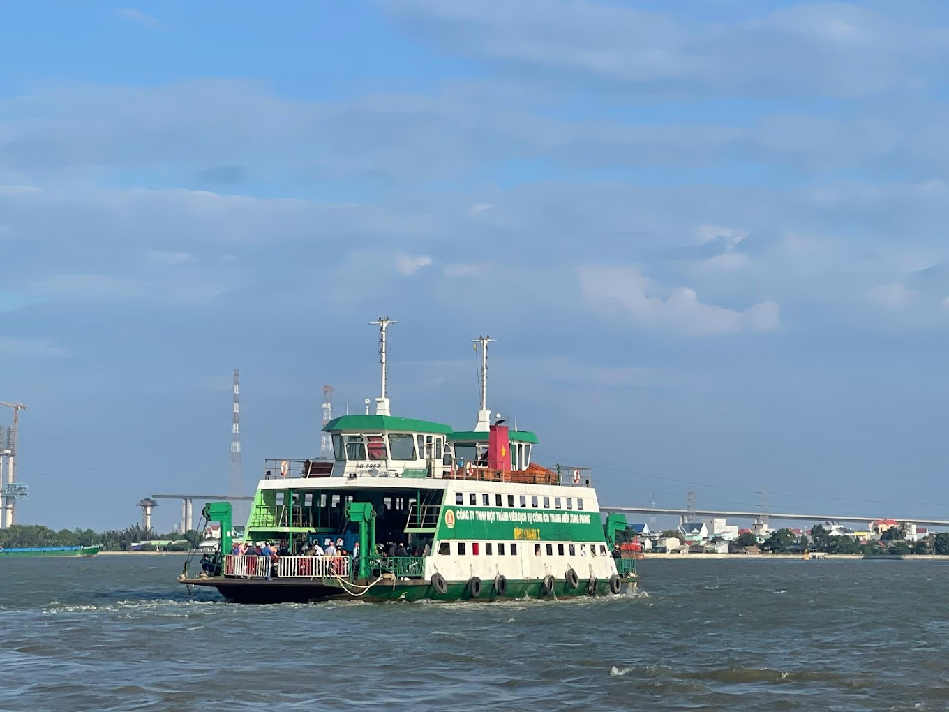 Việc bổ sung thêm phà được kỳ vọng sẽ góp phần giảm áp lực ùn tắc giao thông tại bến Bình Khánh