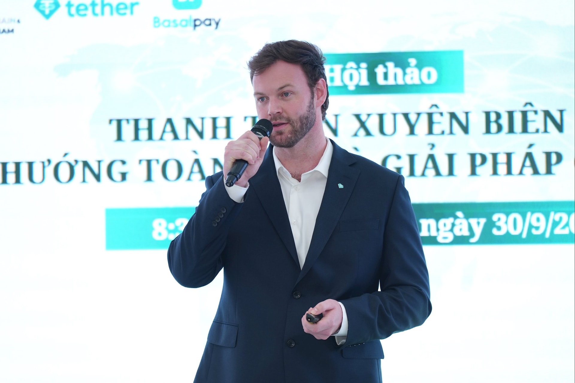 Ông Matthew Crow, Giám đốc Phát triển Khu vực của Tether