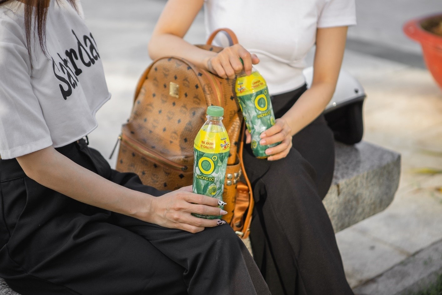 Cũng như Mai Khanh, Nhiều tân sinh viên luôn chọn Trà Xanh Không Độ để giải khát, giảm căng thẳng trước những khó khăn, thử thách trong môi trường mới