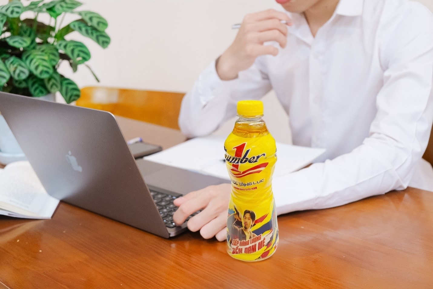 Với nhiều người trẻ, ngoài sự nỗ lực thì việc tiếp năng lượng để duy trì sự tỉnh táo, tiếp lửa đam mê là yếu tố quan trọng để hướng tới thành công.