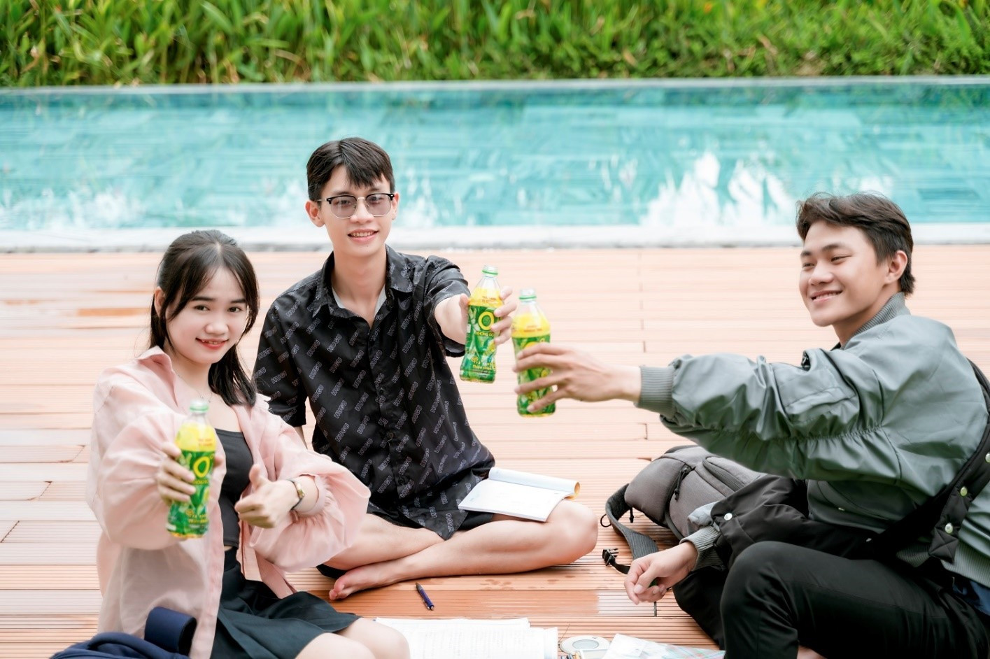 Trà Xanh Không Độ được nhiều sinh viên yêu thích và sử dụng mỗi ngày, thức uống này như một người bạn đồng hành tin cậy giúp giảm stress trong hành trình thích nghi với cuộc sống mới để trưởng thành của tân sinh viên.