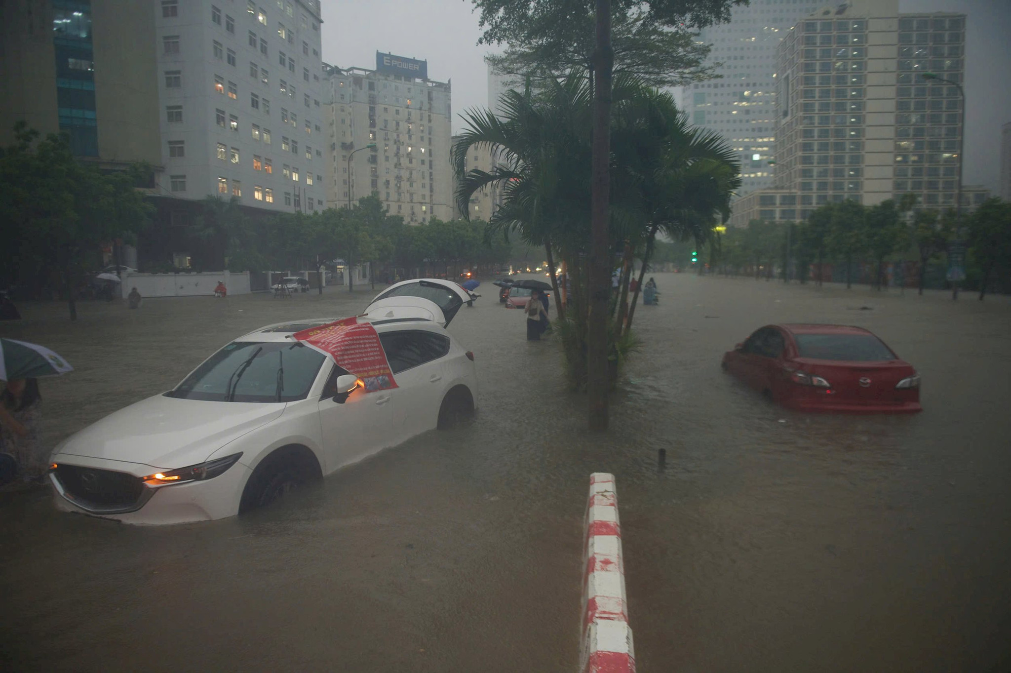 ha noi ngap nang luc va hieu qua dau tư