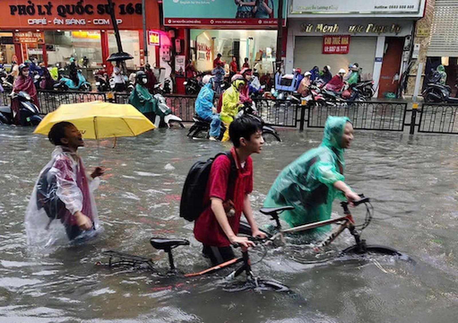 Ứng phó bão số 11: Hà Nội cho học sinh nghỉ học ngày 6.10 