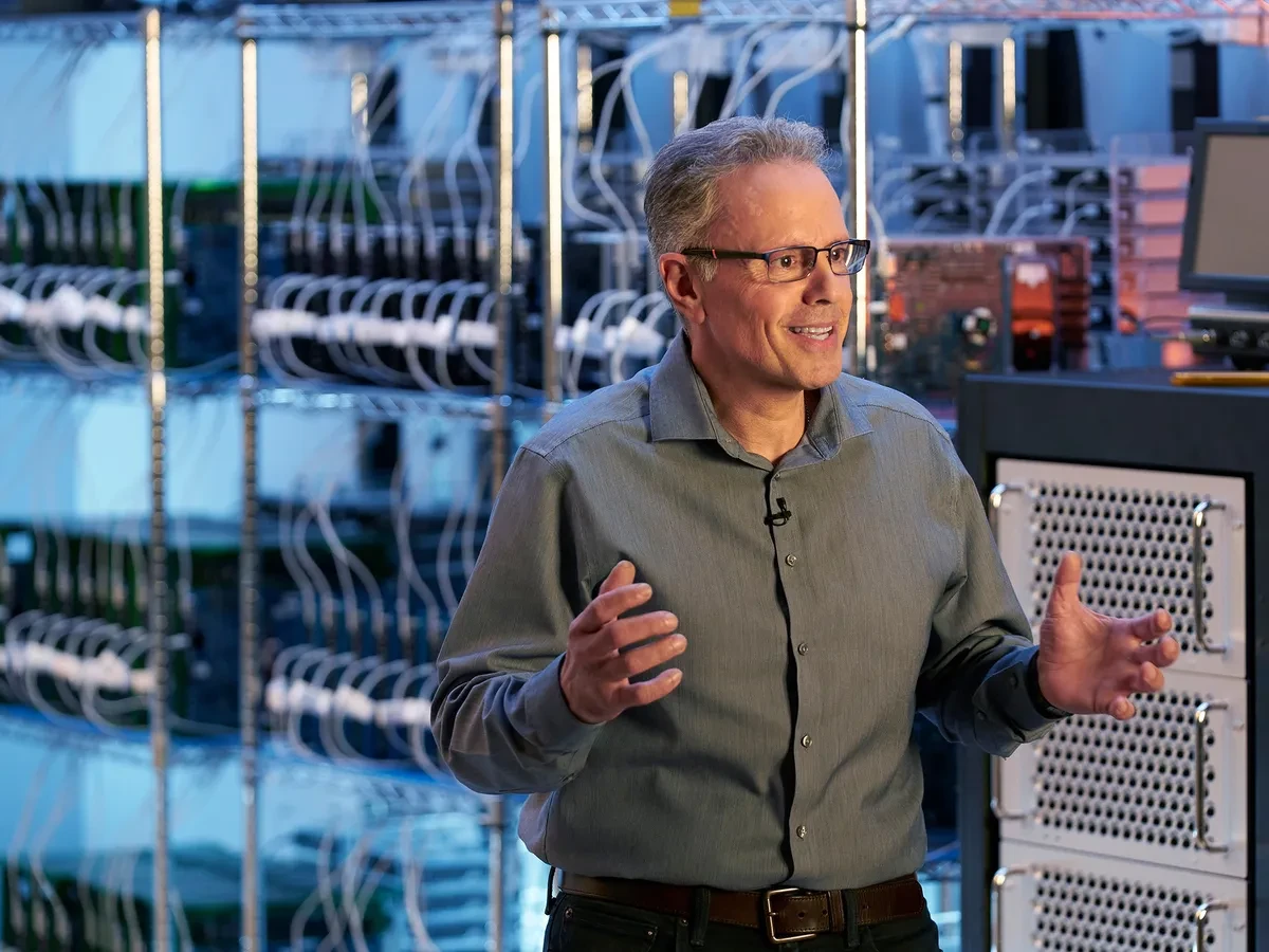 Lý do Apple sẽ bổ nhiệm John Ternus làm CEO thay Tim Cook (2)