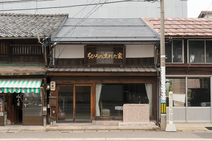12-137019.webp