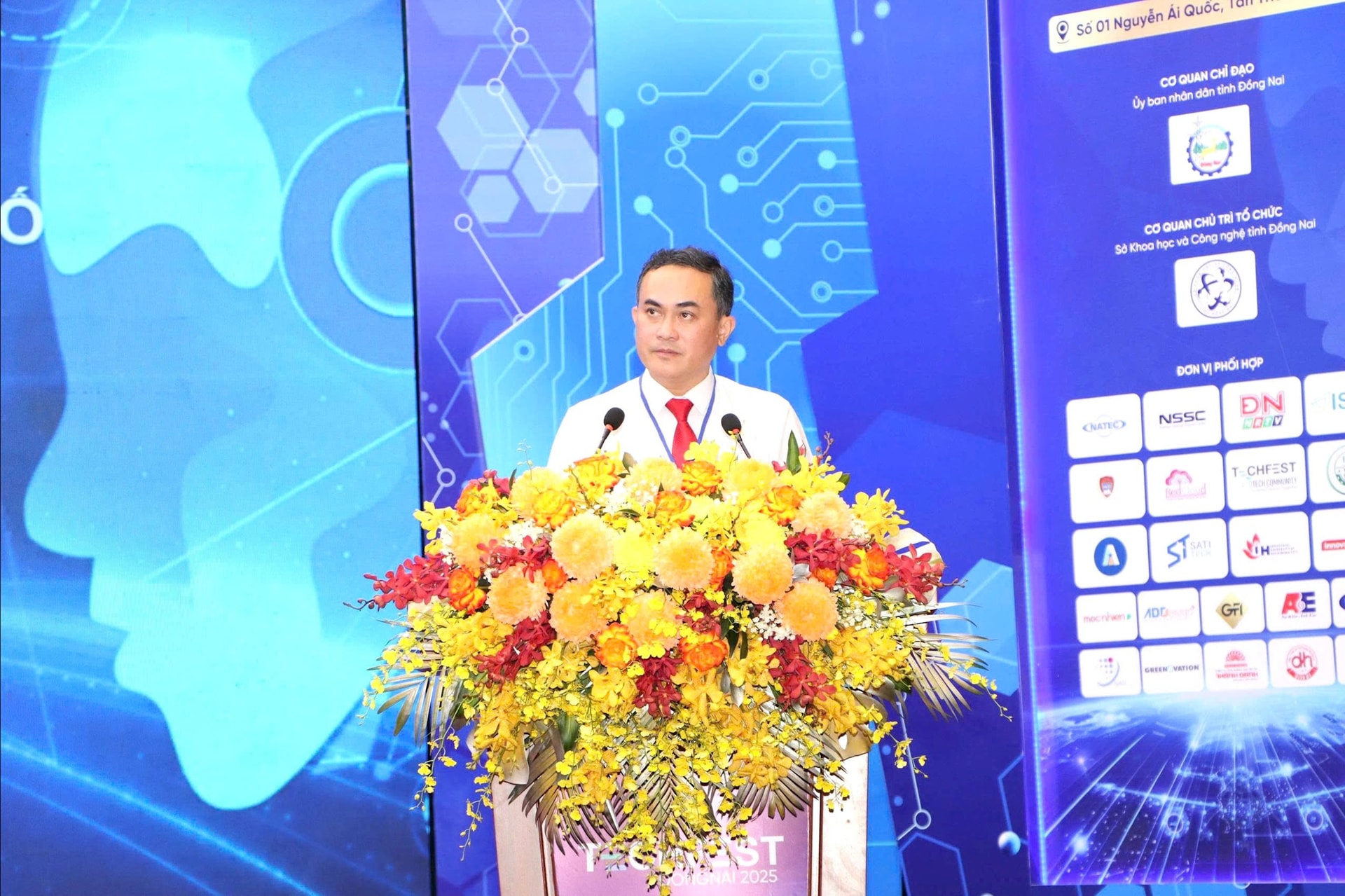 Phó Chủ tịch UBND tỉnh Lê Trường Sơn phát biểu khai mạc