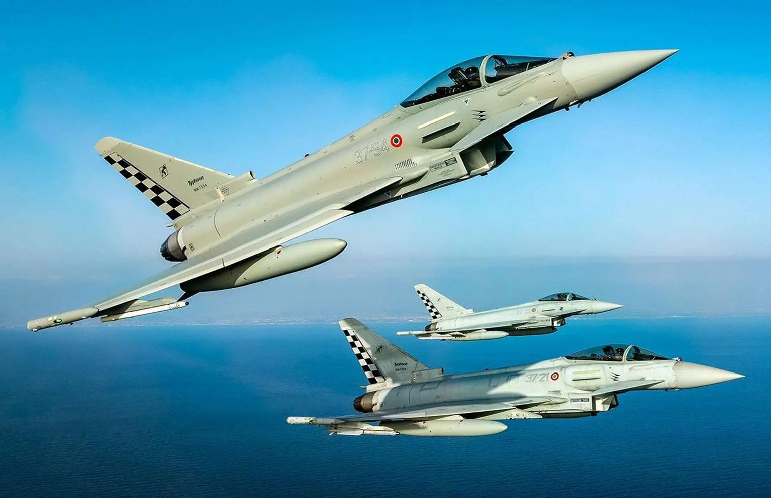 Một tiêm kích Eurofighter Typhoon của không quân Ý - Ảnh NATO
