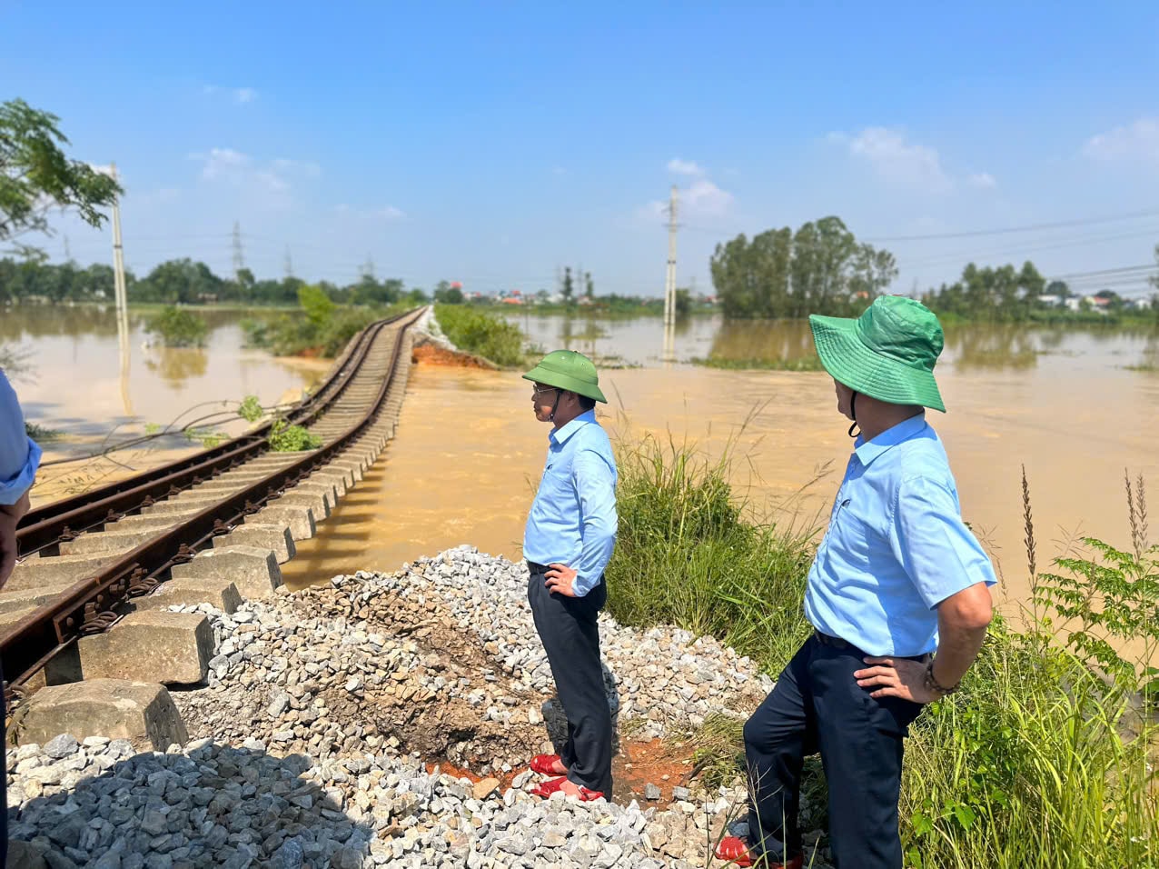 sạt đường sắt