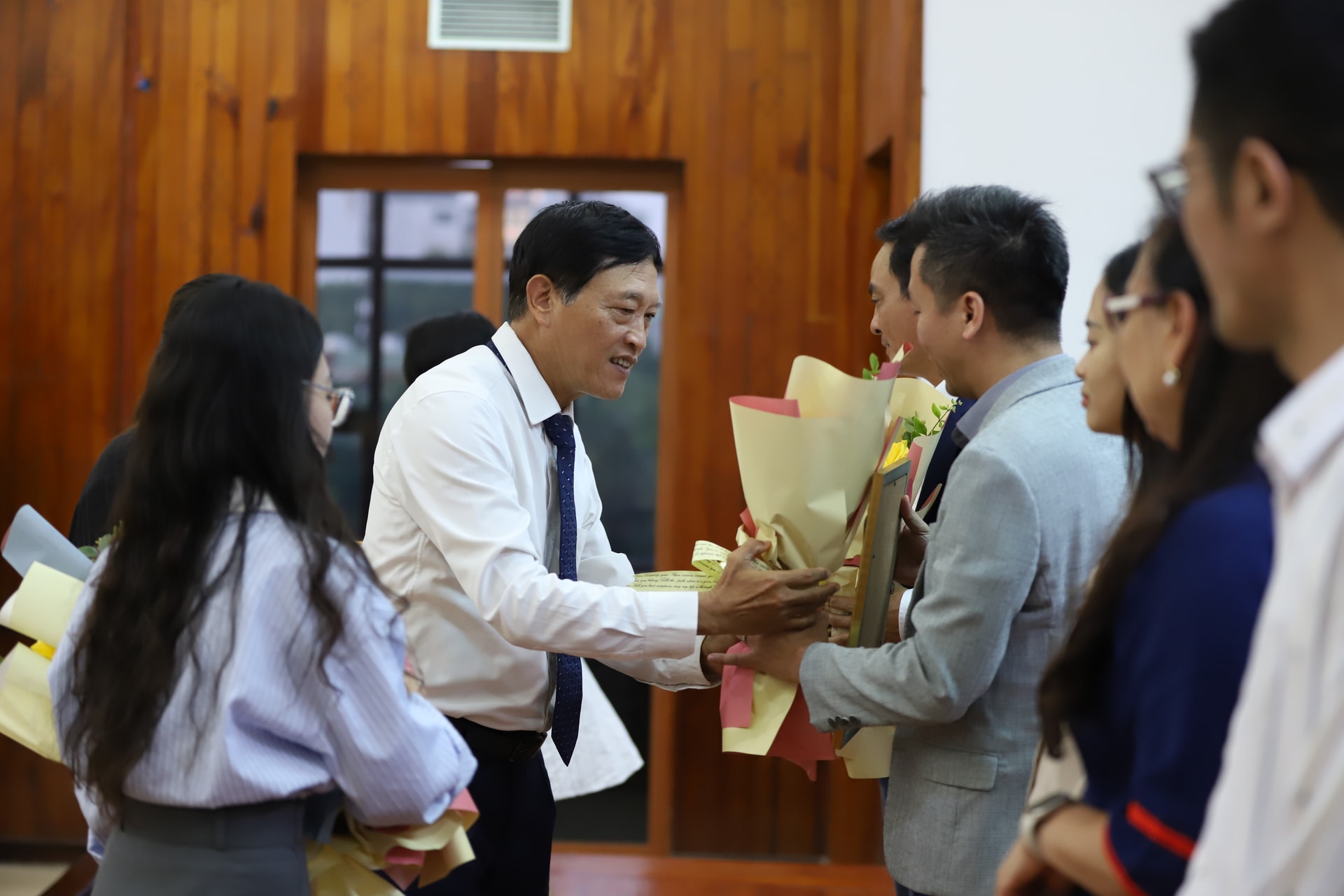 trao thẻ