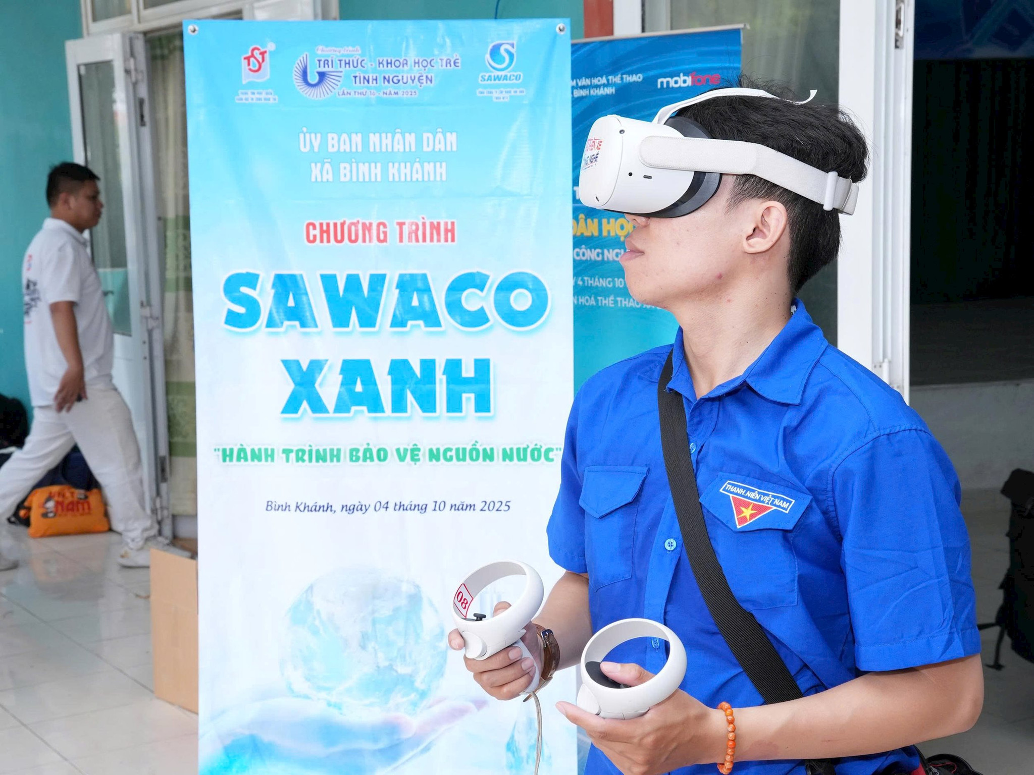 Người dân trải nghiệm vòng tuần hoàn của nước thông qua thiết bị VR thực tế ảo