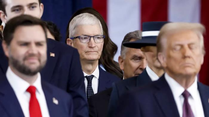Sợ chọc giận ông Trump, Apple vẫn cam kết tăng đầu tư vào Trung Quốc