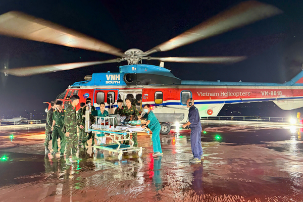 truc-thang-xe-dem-cuu-benh-nhan-nhoi-mau-co-tim-tu-dao-xa-cuoc-dua-gianh-lai-nhi-tom-song-hinh-anh.png