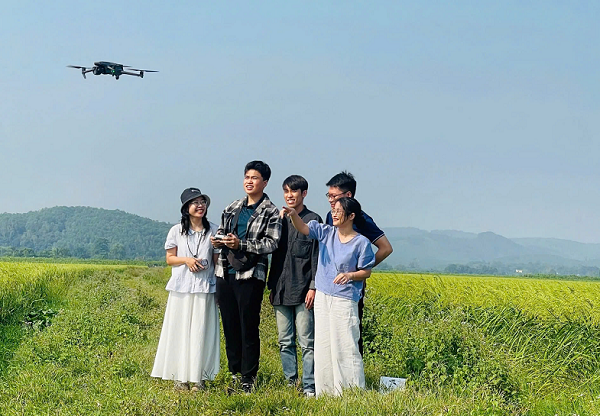 PGS.TS Nguyễn Phi Lê cùng nhóm nghiên cứu
