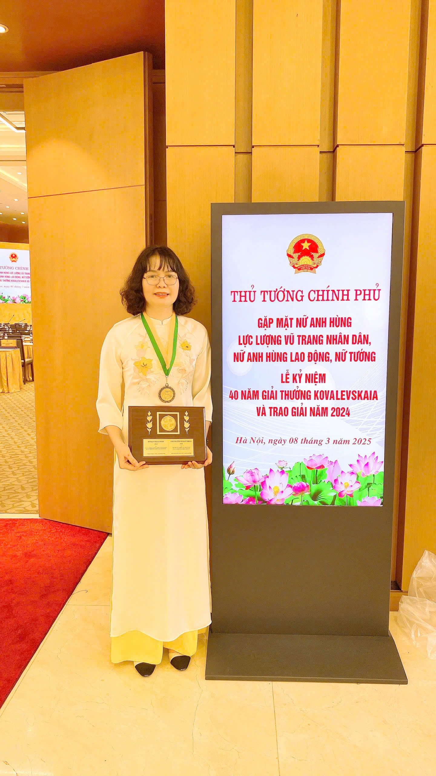 Ngày 8.3.2025, chị nhận Giải thưởng Kovalevskaia năm 2024 - Ảnh: NVCC
