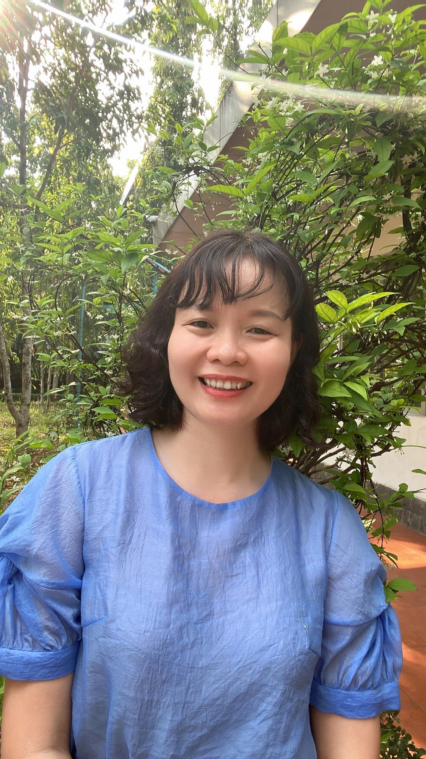 PGS-TS Đặng Thị Mỹ Dung - Phó viện trưởng Viện Công nghệ Vật liệu Tiên tiến, ĐHQG TP.HCM. Chị tốt nghiệp đại học ngành vật lý, thạc sĩ ngành quang học và bảo vệ thành công luận án tiến sĩ ngành khoa học vật liệu.
