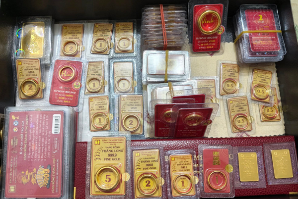 Giá vàng hôm nay 19.10: Chợ đen 'thổi giá' trên trời, đỉnh cao ảo và rủi ro thật 