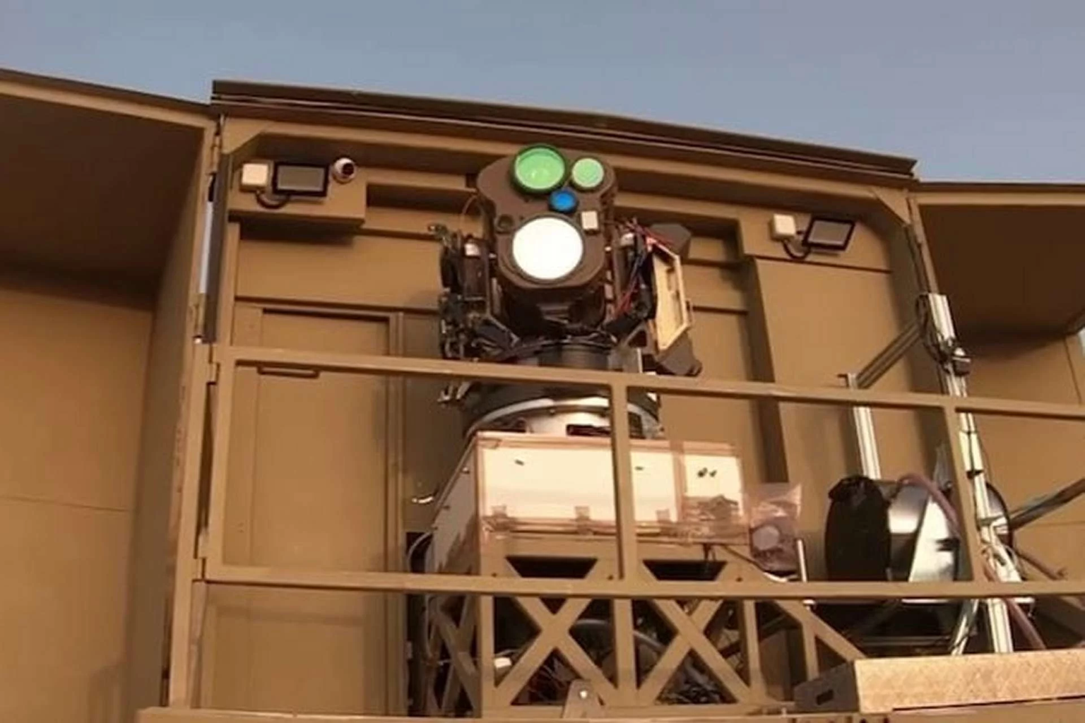 vũ khí laser 1 2