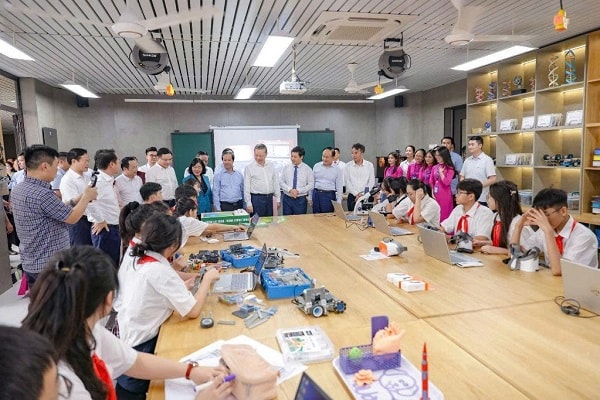 Trường THCS Cầu Giấy được Tổng Bí thư Tô Lâm đến thăm và trao tặng phòng STEM vào tháng 5.2025.