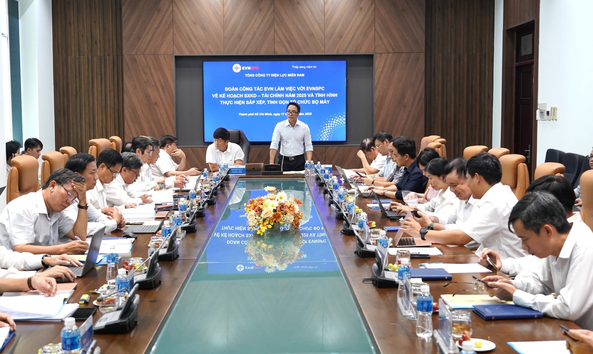 Ông Cao Quang Quỳnh – Thành viên HĐTV EVN phát biểu tại buổi làm việc