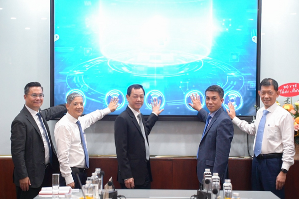 thu-truong-nguyen-tri-thuc-chuyen-doi-so-y-te-la-de-xay-dung-mot-nuoc-viet-nam-khoe-manh-hinh-anh 2