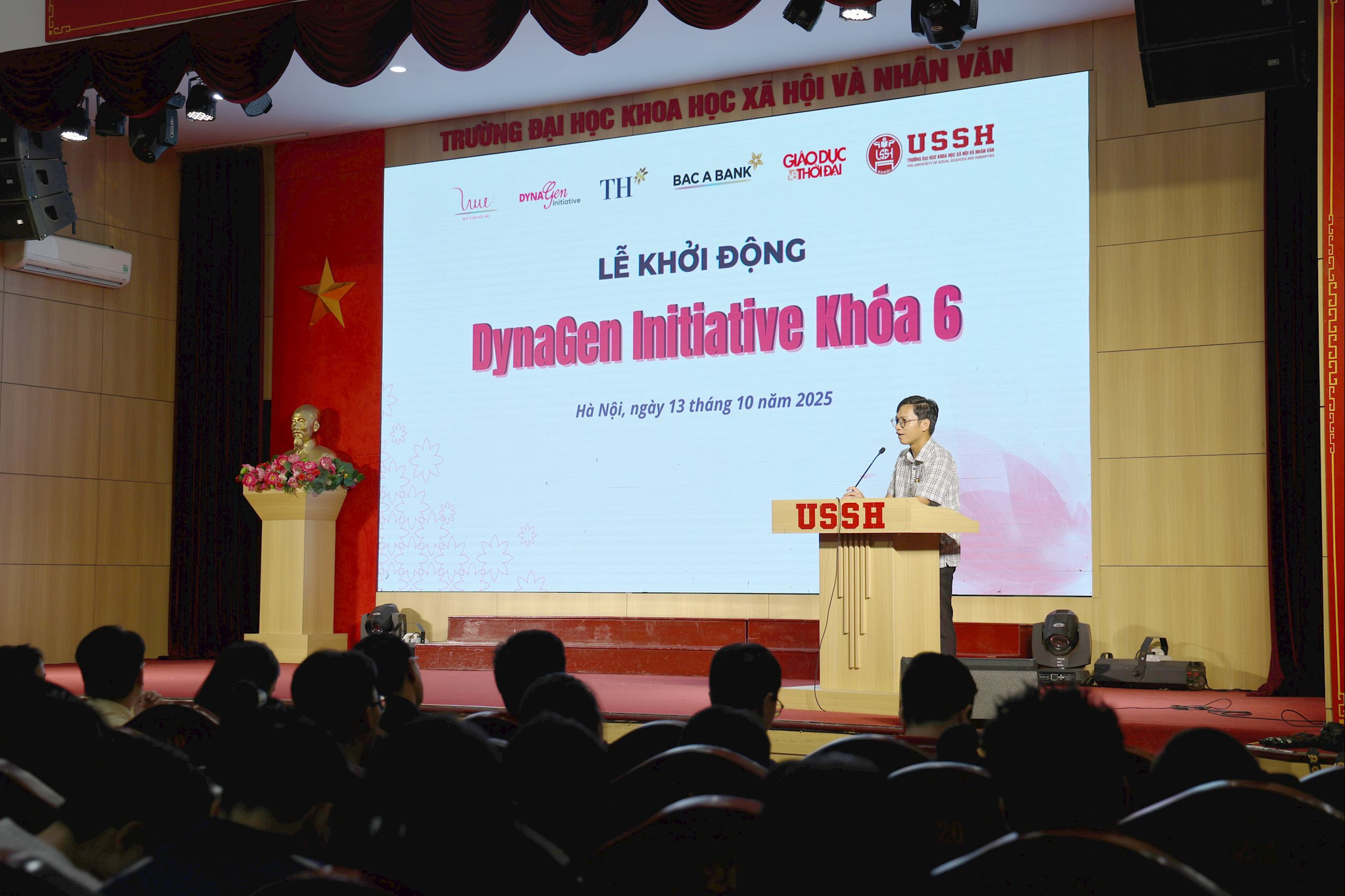2. TS. Ngo Tuan Thang, Pho Truong Khoa Quoc te học, Truong Dai học KHXH&NV