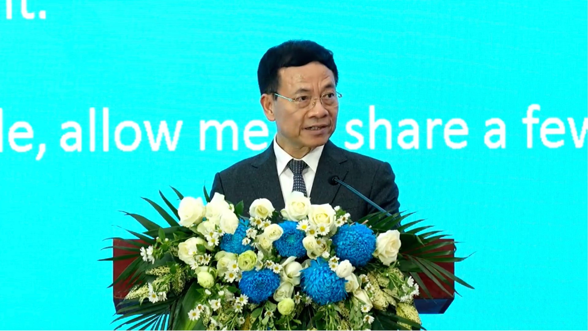 Bộ trưởng Nguyễn Mạnh Hùng phát biểu kết thúc Hội nghị Bàn tròn cấp Bộ trưởng.