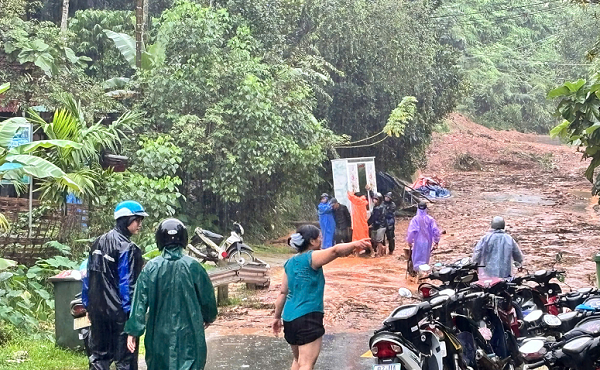 Chưa hết lũ, miền Trung sắp mưa dồn dập: Người dân phải tuân thủ lệnh sơ tán 