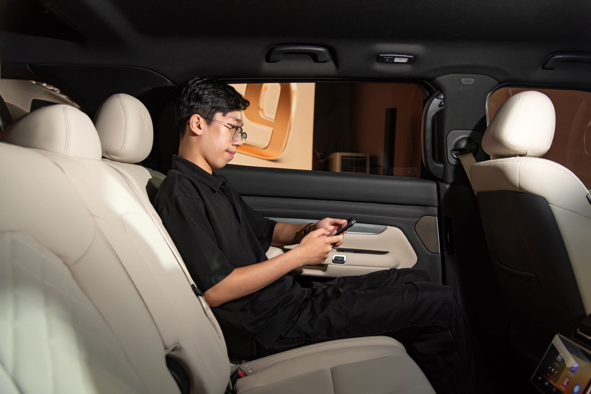 Anh Đàm Quang Duy thích thú với cảm giác lái cũng như khoang cabin yên tĩnh của VF 9