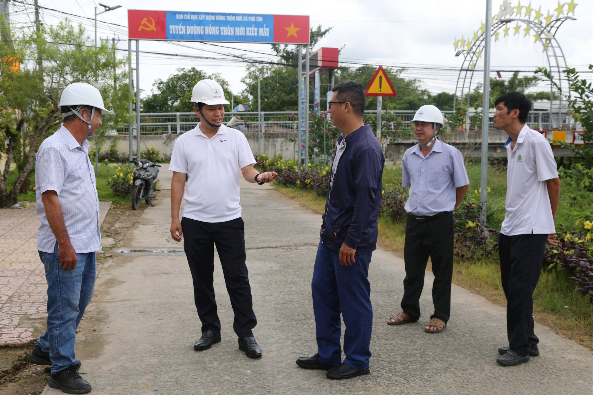 Phó Tổng giám đốc EVNSPC Bùi Quốc Hoan kiểm tra tiến độ các công trình đầu tư xây dựng trong tháng 9/2025