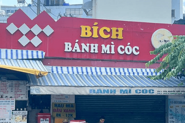 299-nguoi-ngo-doc-do-an-banh-mi-co-so0nao-ban-banh-mi-hinh-anh.png
