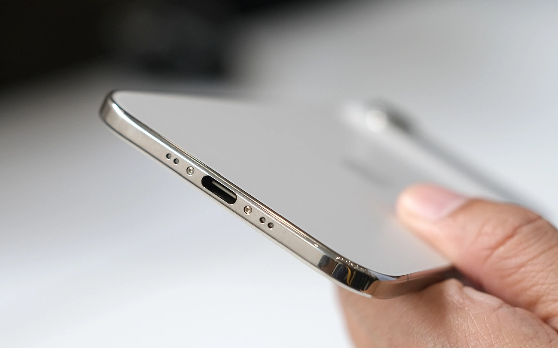 Apple không bán iPhone phiên bản tiếp theo vào 2026